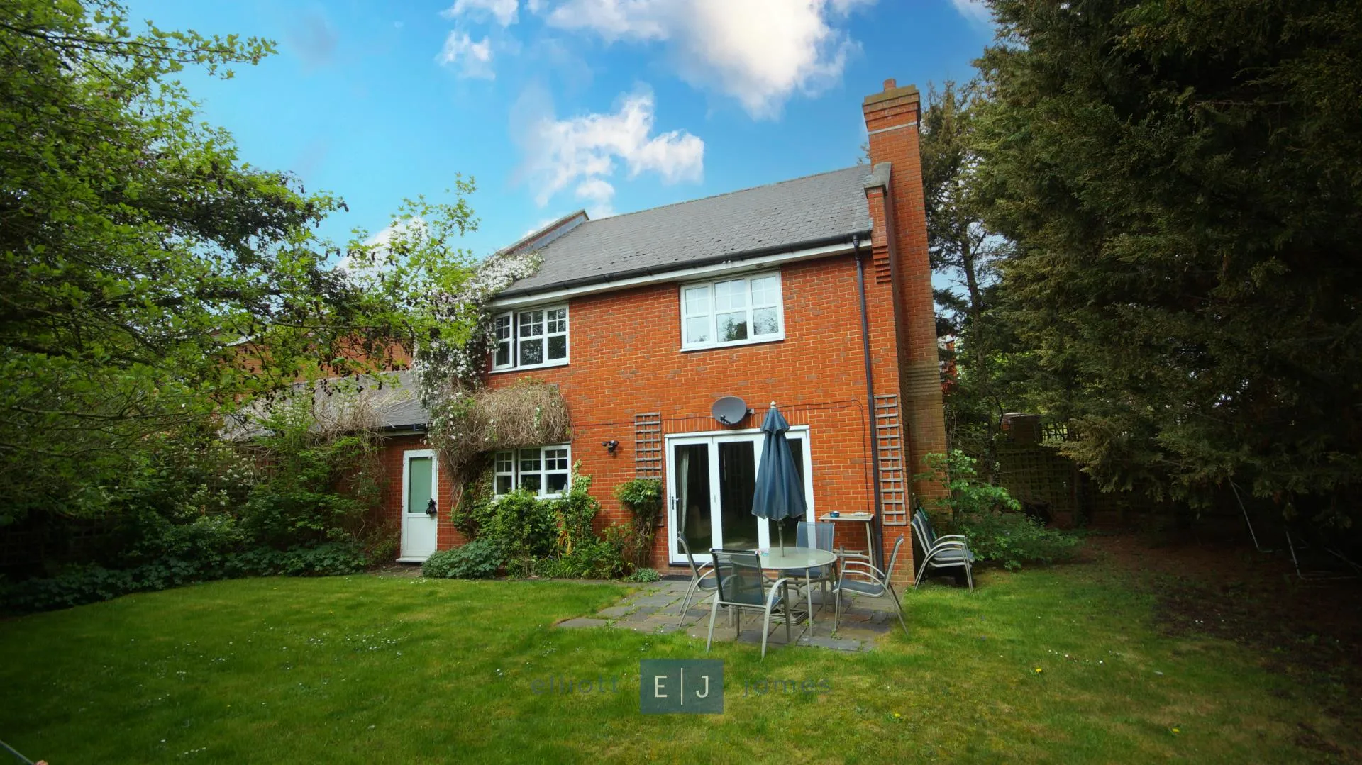 House Deepdene Path in Epping Forest