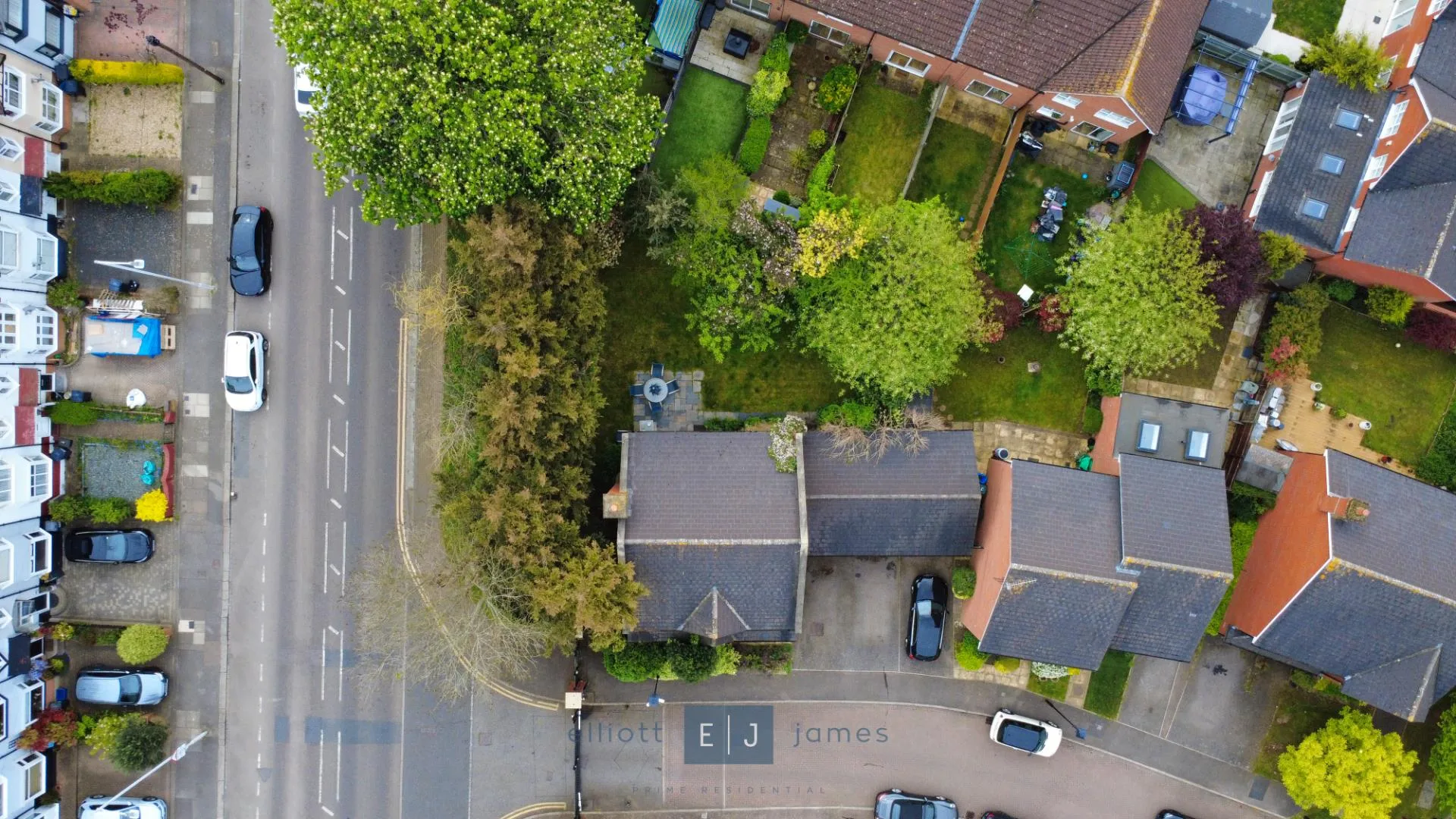 House Amber Lane in Greater London