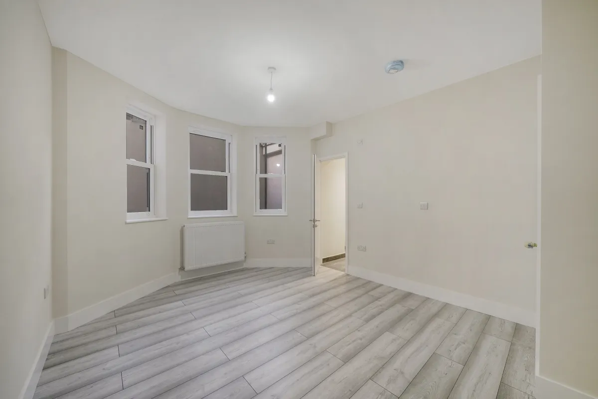 Flat Crouch Hill in Greater London