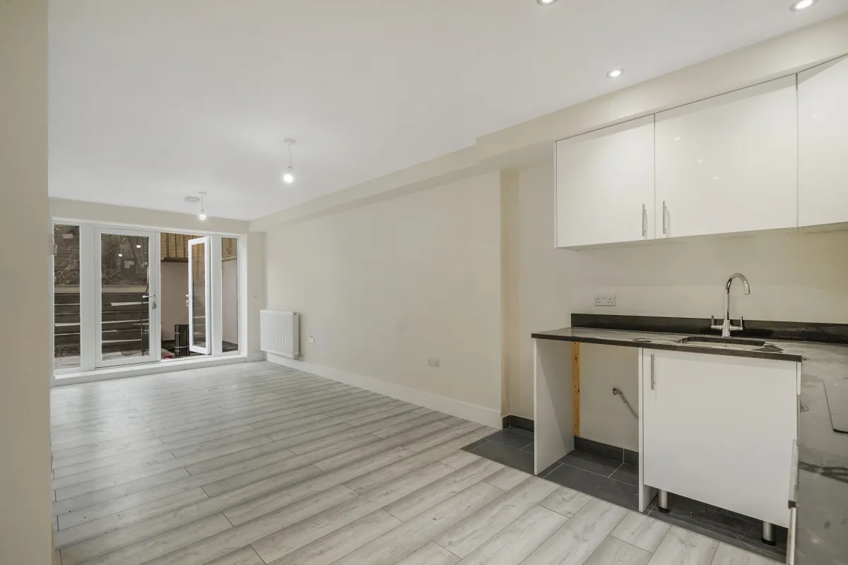 Flat Crouch Hill in Greater London