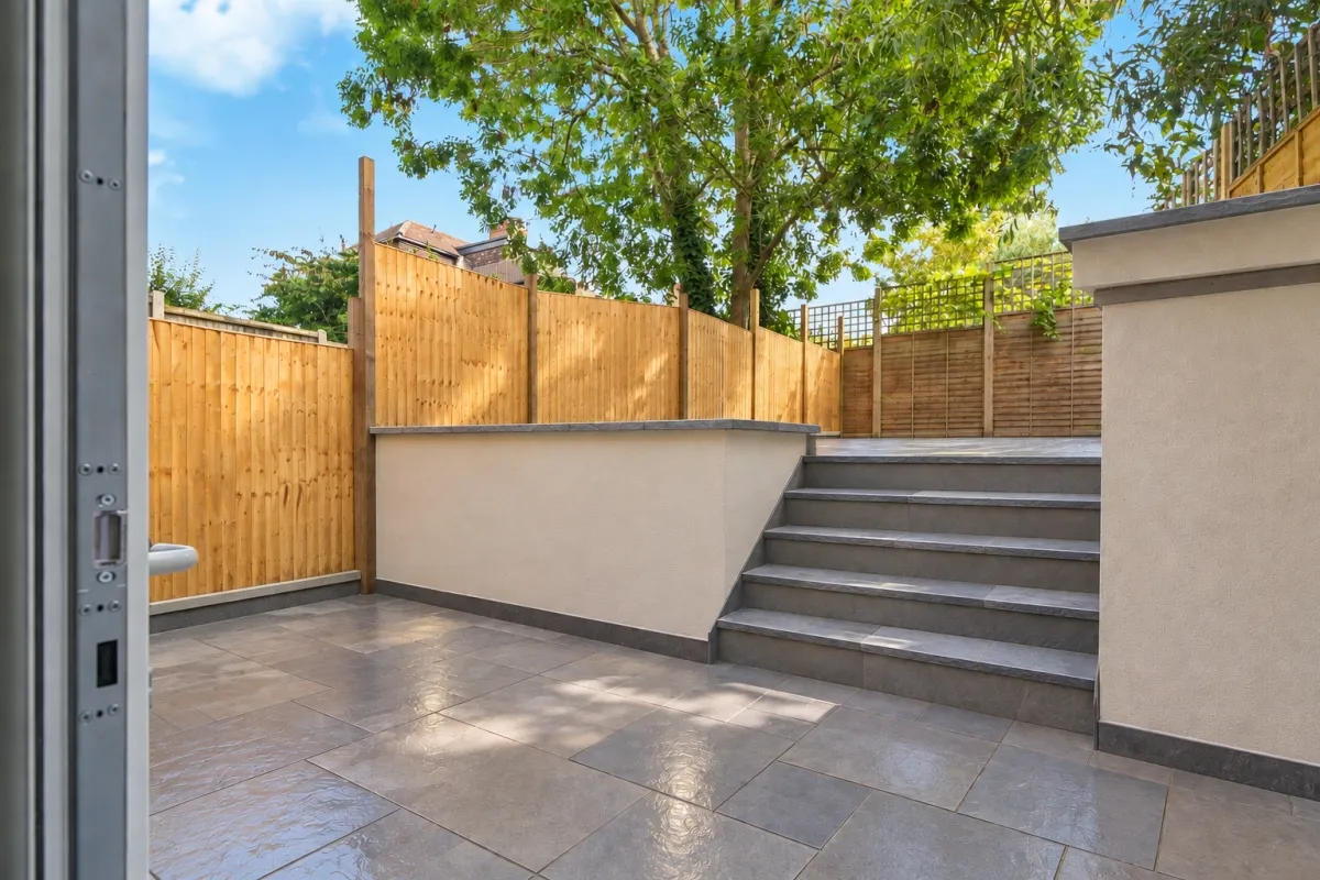 Flat Crouch Hill in Greater London