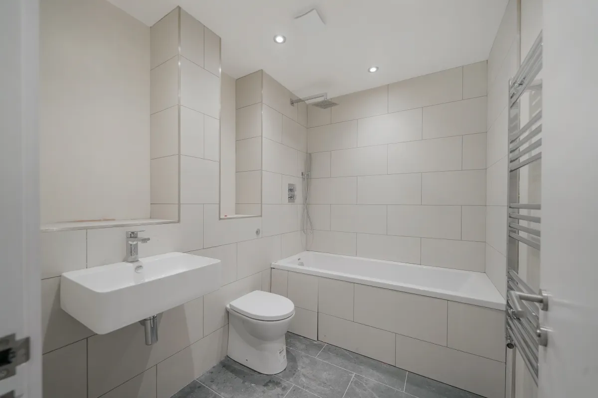 Flat Crouch Hill in Greater London
