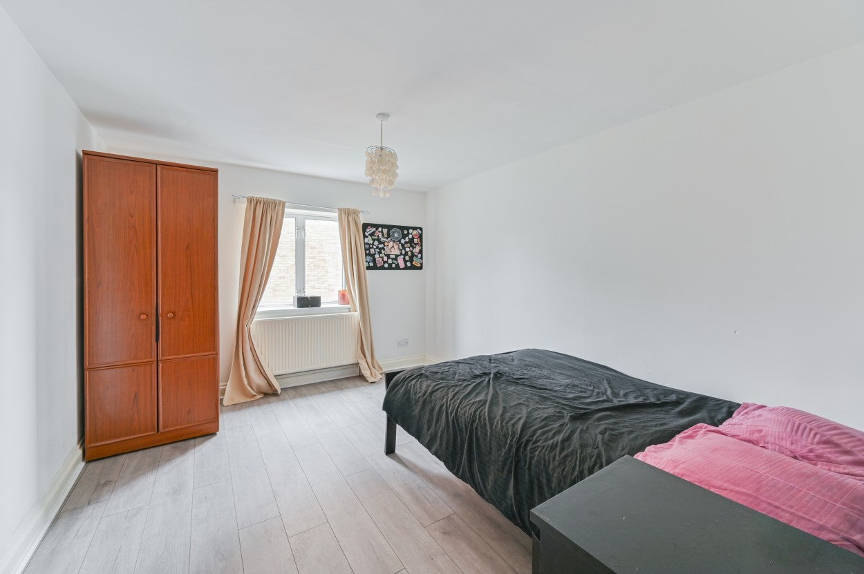Flat Lewisham Way in Greater London