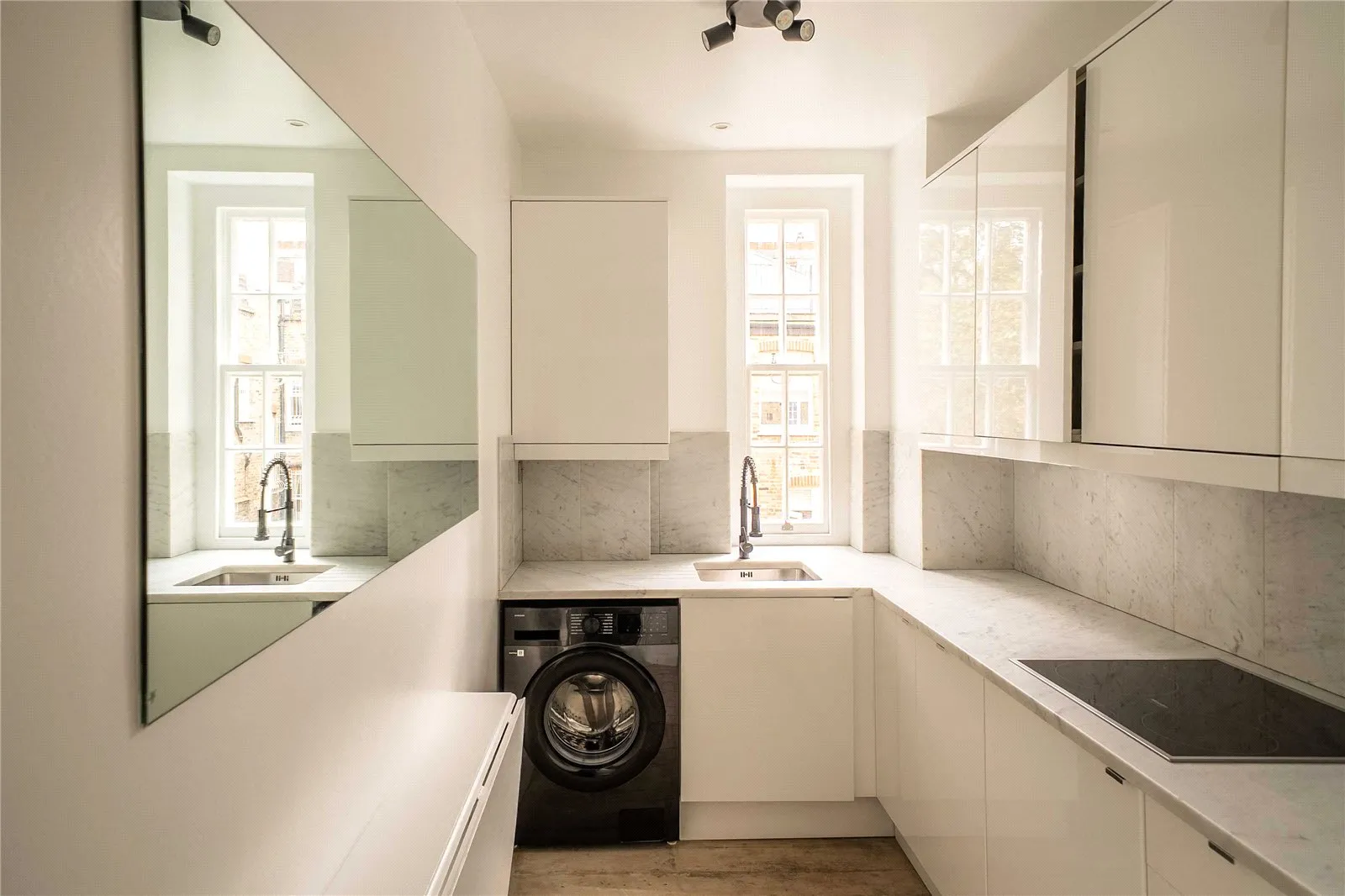 Flat Mallord Street in Greater London