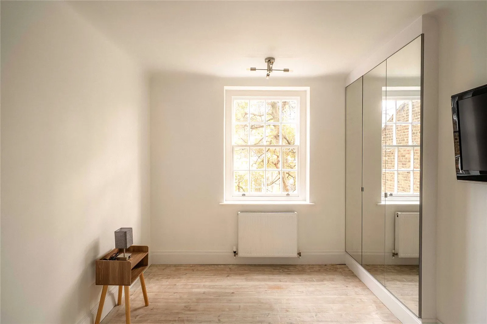 Flat Mallord Street in Greater London