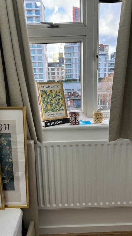 Room Wyvil Road in Greater London