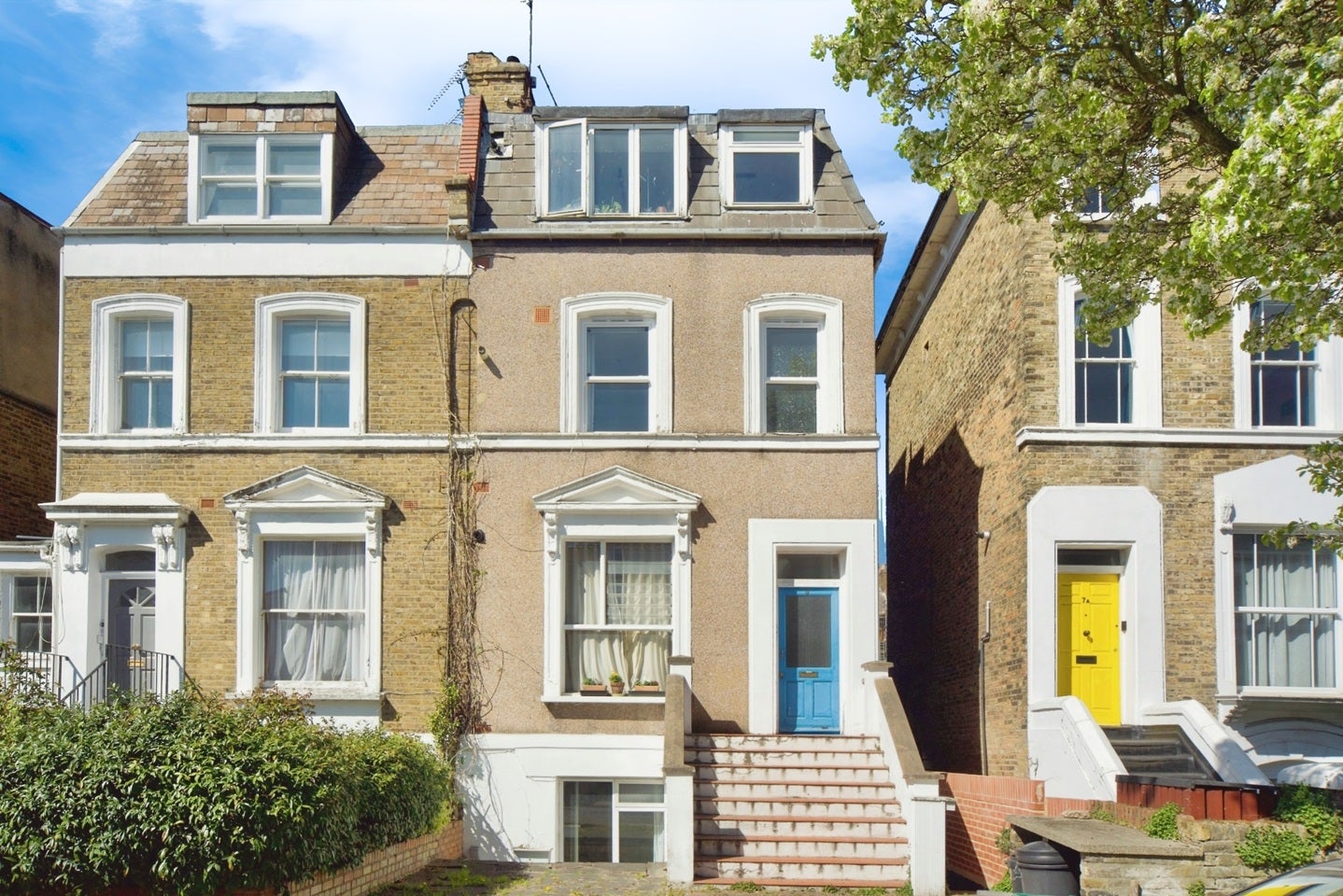Flat Pegasus Court in Greater London