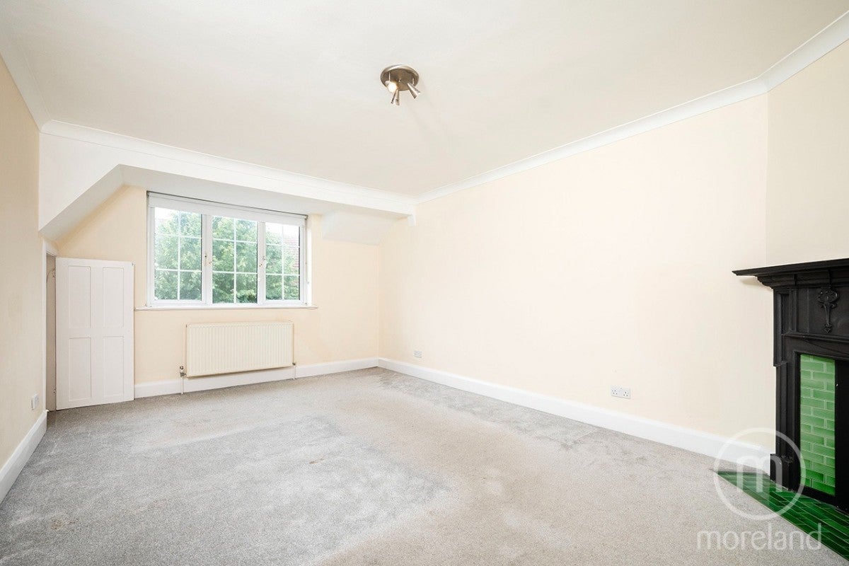 House Alyth Gardens in Greater London
