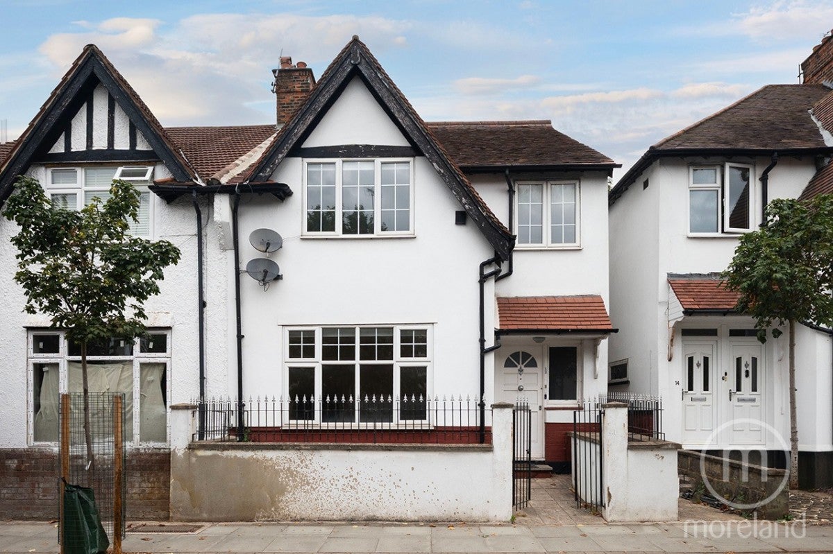 House Alyth Gardens in Greater London