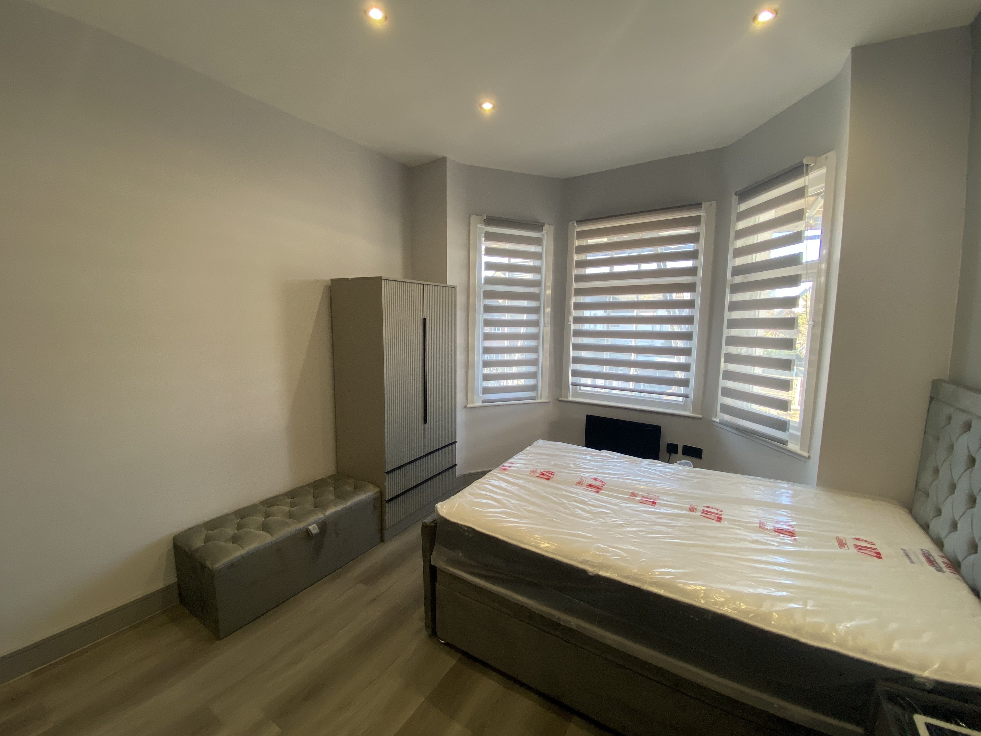 Flat Wimborne Road in Southend-on-Sea