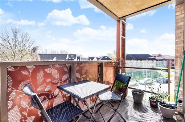 Room Blondin Way in Greater London