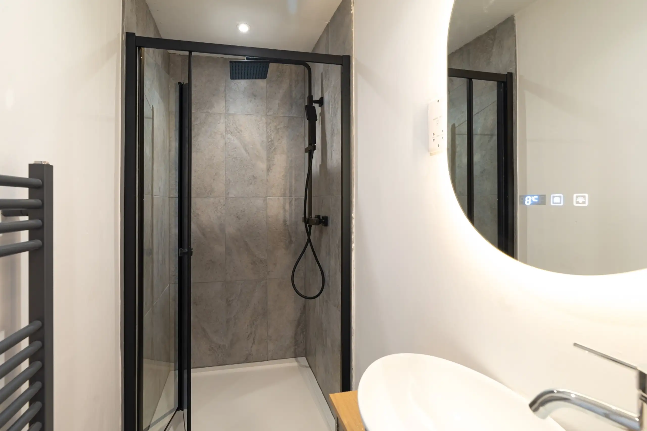 Flat Waxes Close in Vale of White Horse