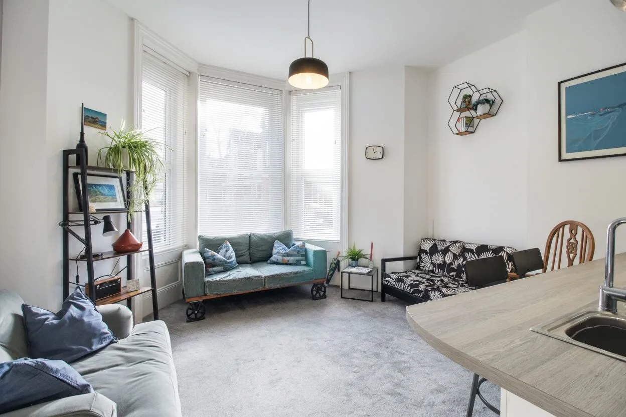 Flat Westbourne Gardens in Folkestone and Hythe District