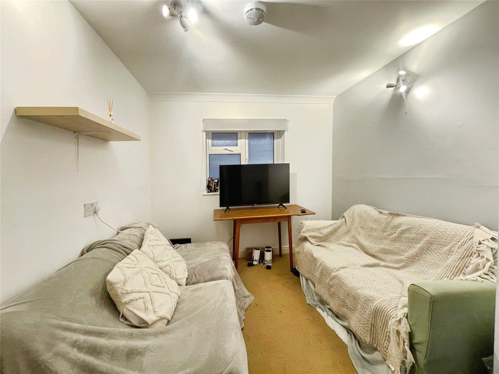 Flat Nightingale Shott in Borough of Runnymede