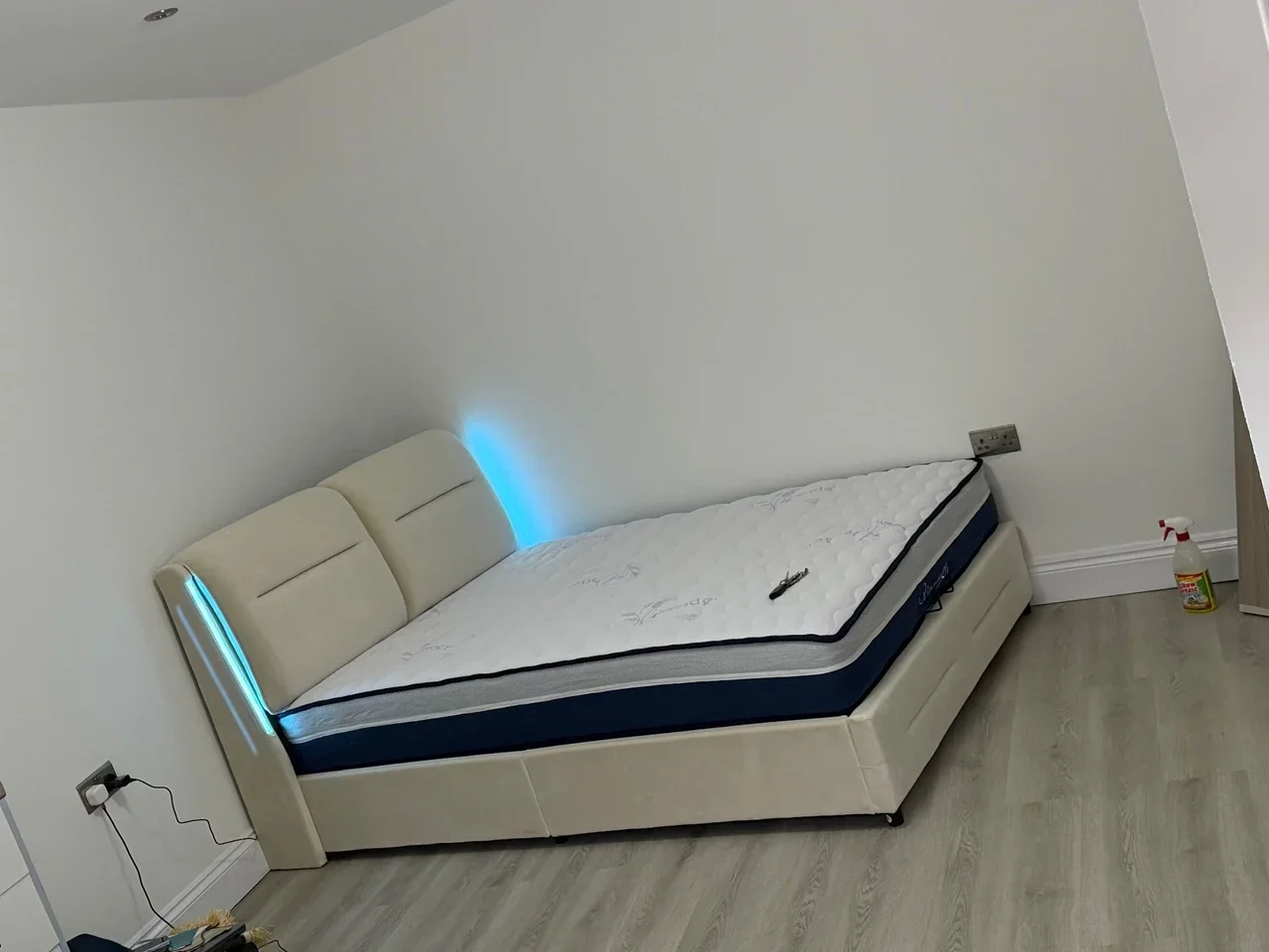 Room Hedgemans Way in Greater London