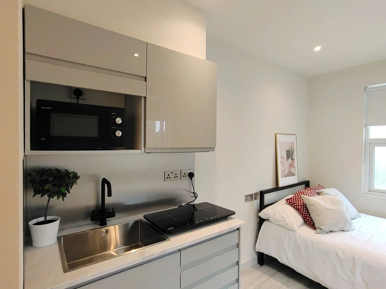 Flat Villiers Road in Greater London