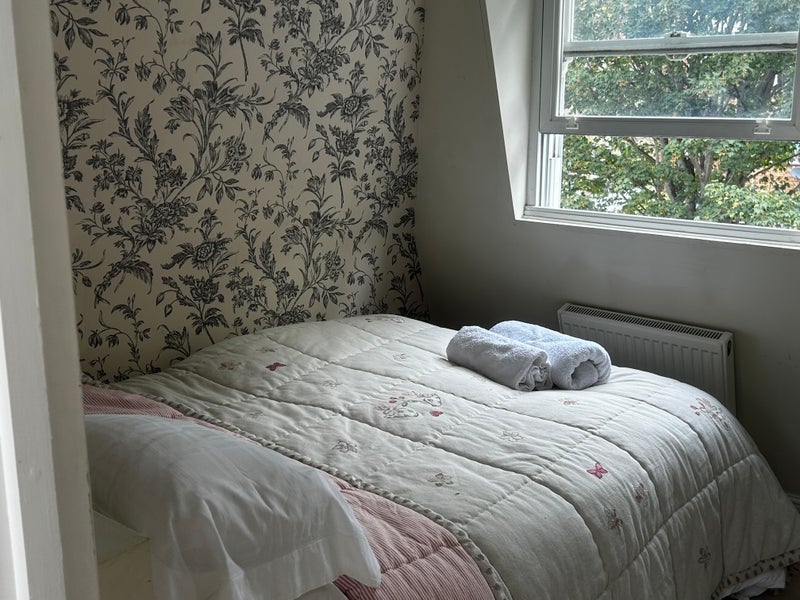 Room Wardo Avenue in Greater London