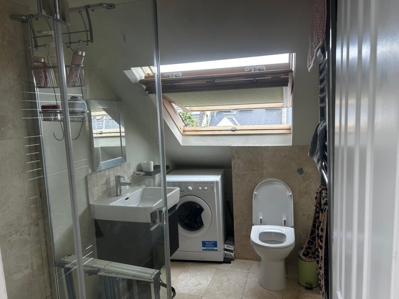 Room Wardo Avenue in Greater London