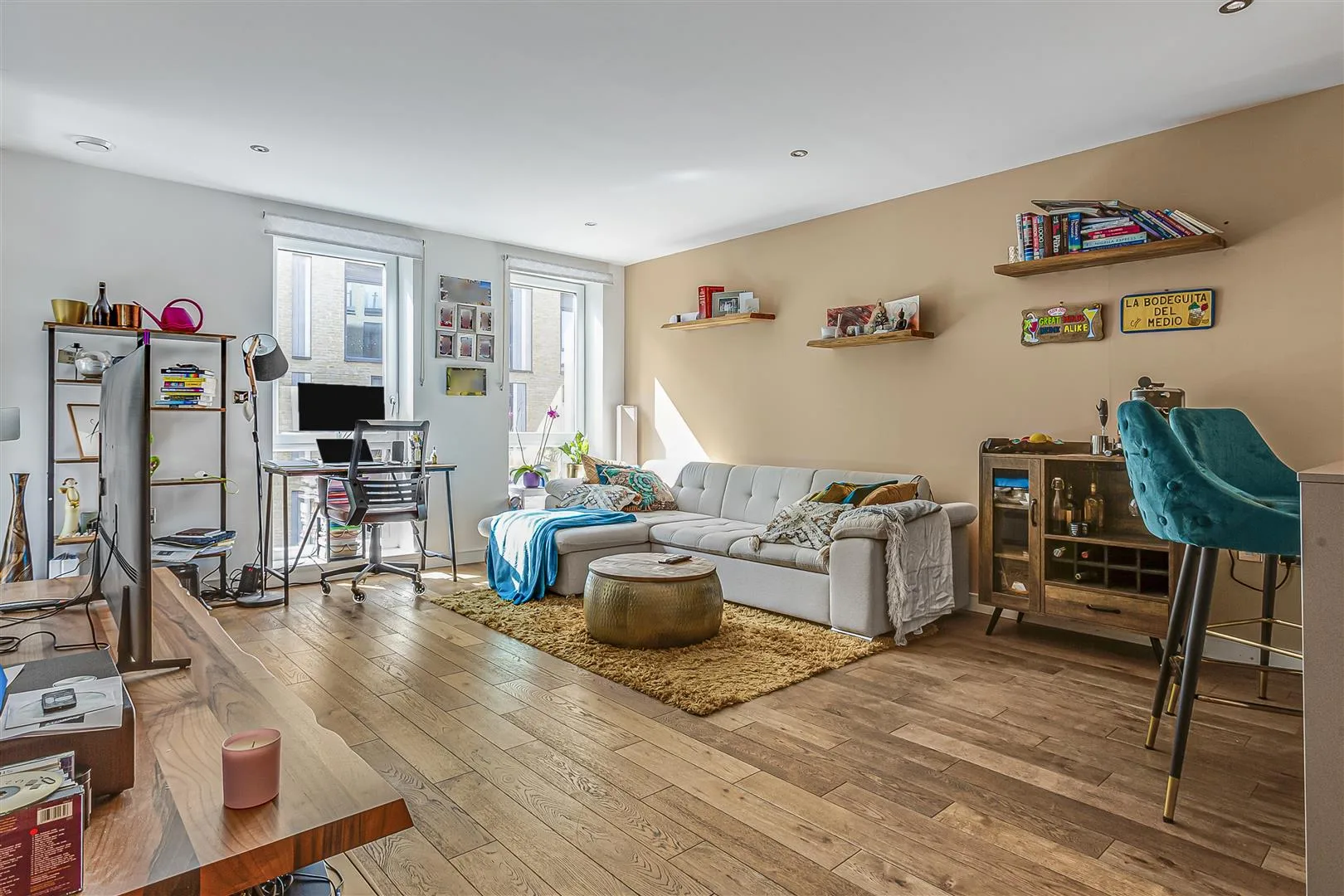Flat Eltringham Street in Greater London