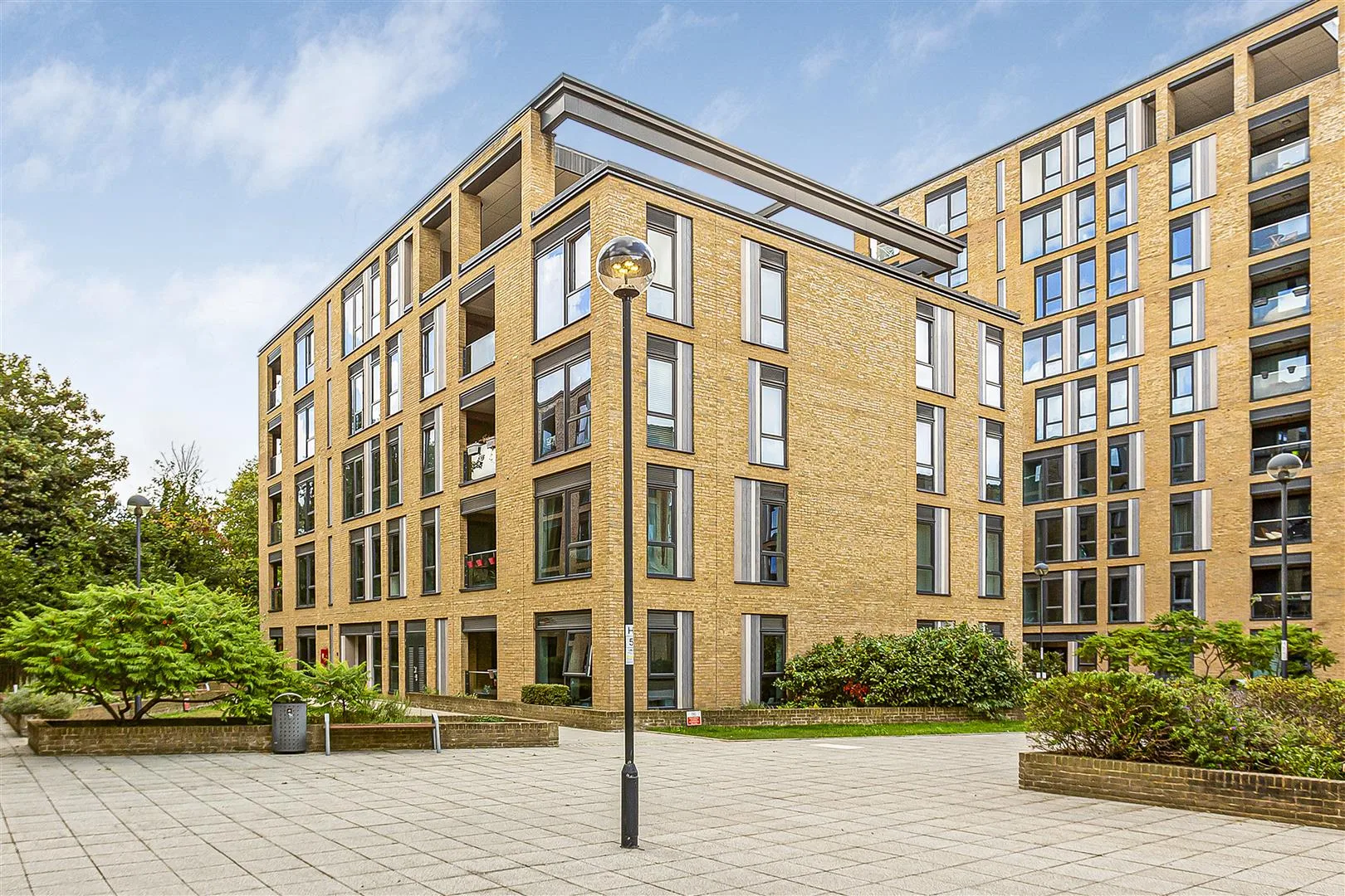 Flat Eltringham Street in Greater London