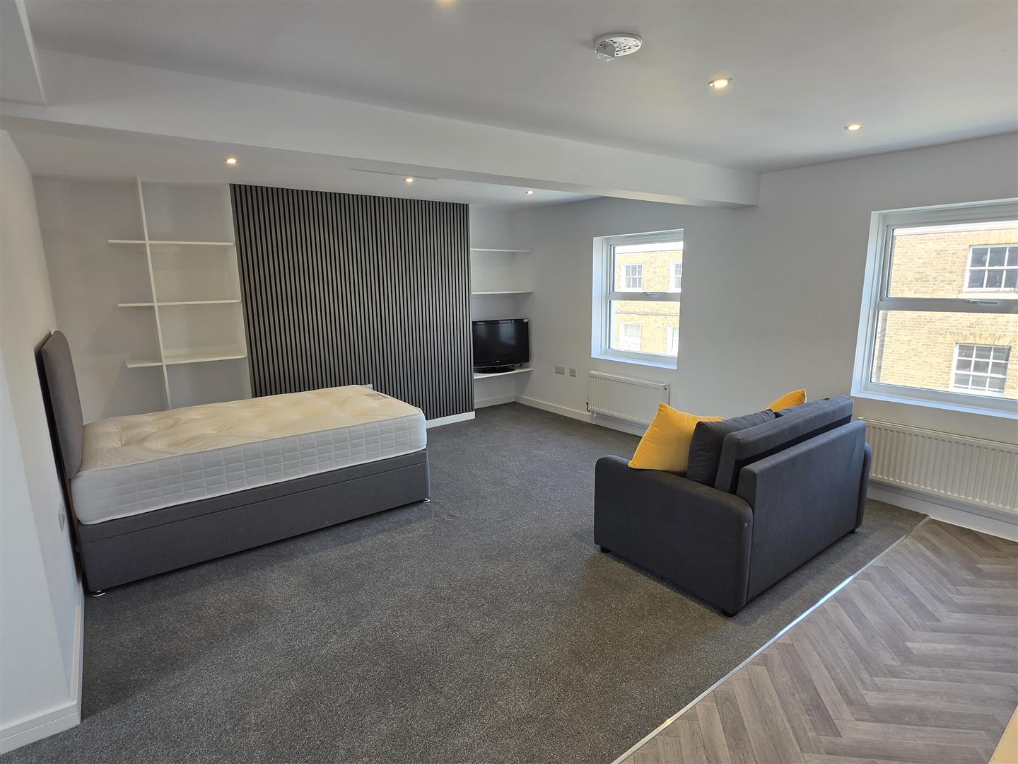 Flat Broadway in Borough of Swale