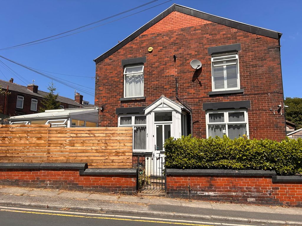 House Valletts Lane in Bolton