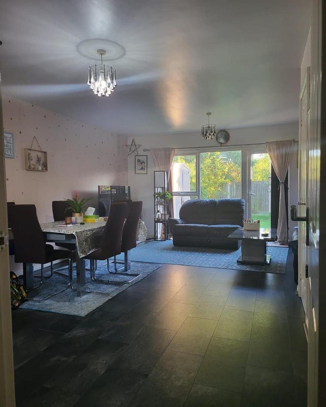 Room Lauderdale Crescent in Manchester