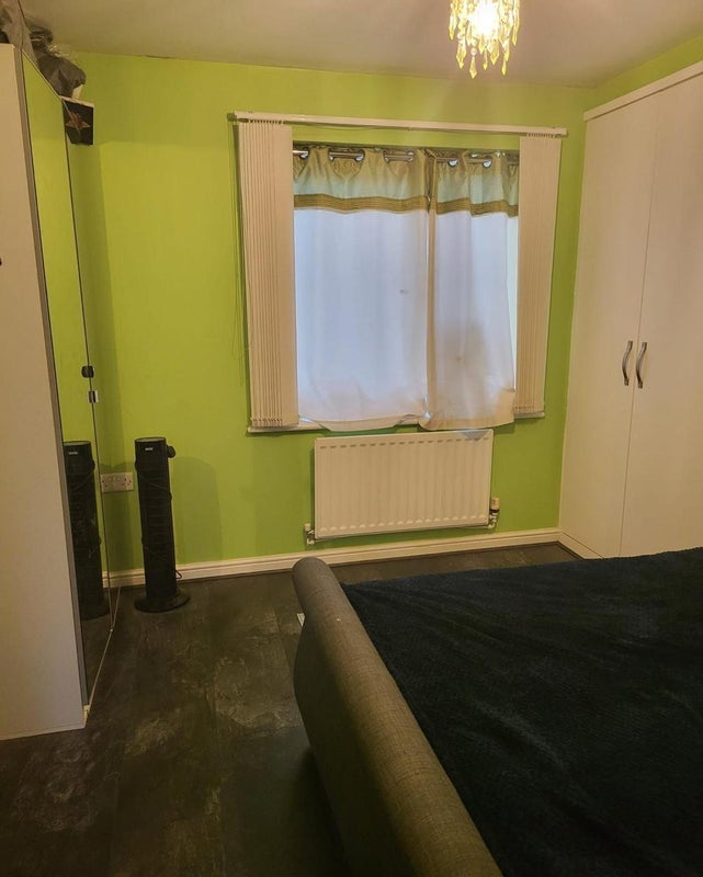 Room Lauderdale Crescent in Manchester