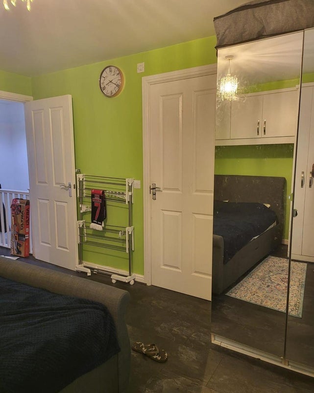 Room Lauderdale Crescent in Manchester