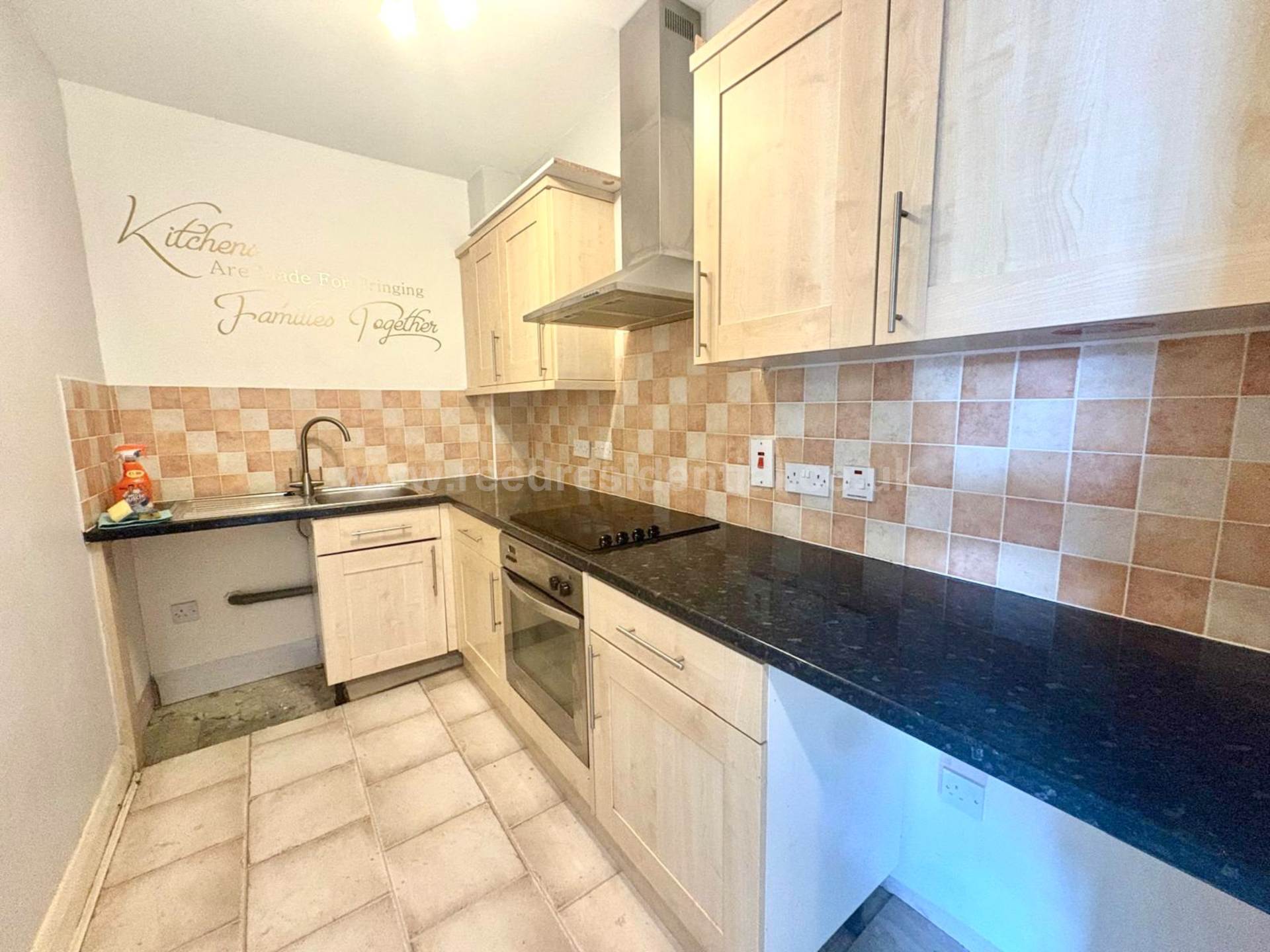 Flat Manilla Road in Southend-on-Sea