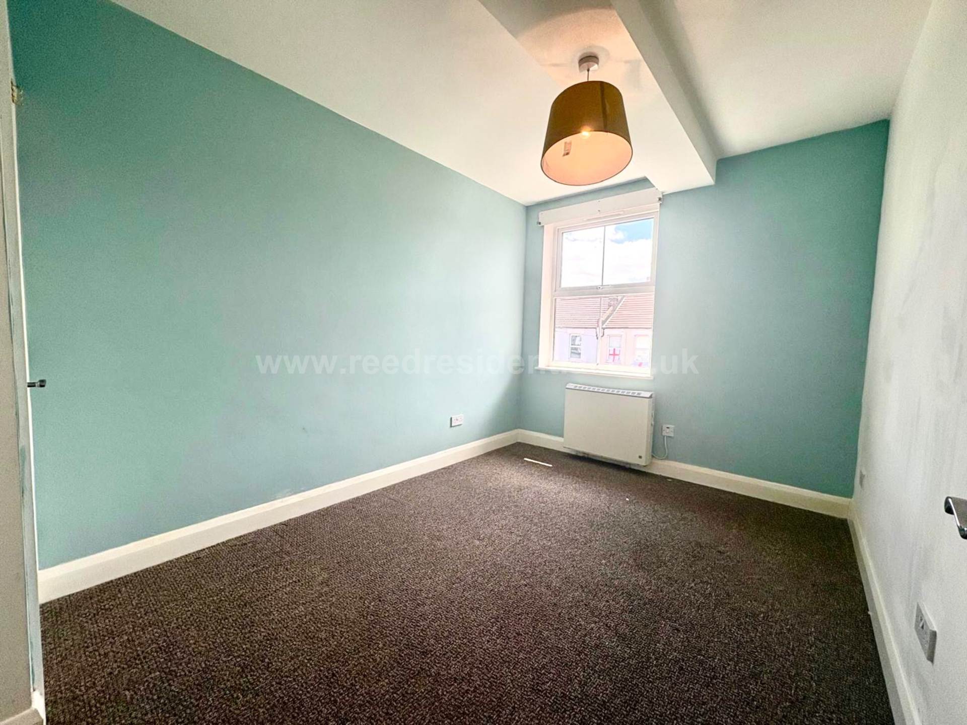Flat Manilla Road in Southend-on-Sea