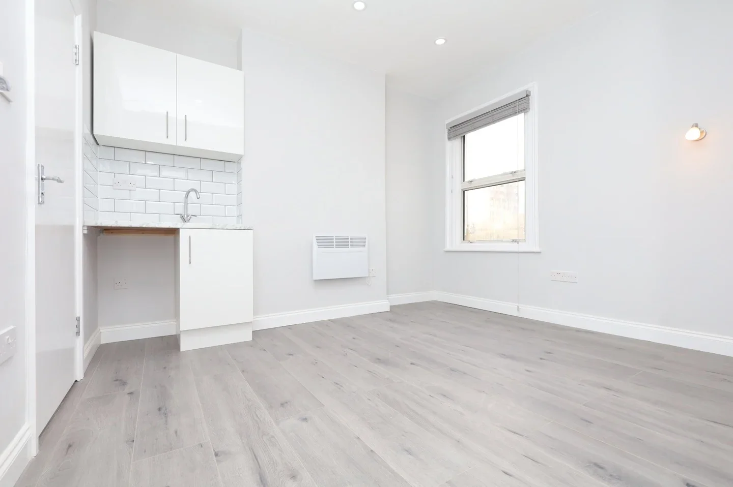 Flat Honley Road in Greater London