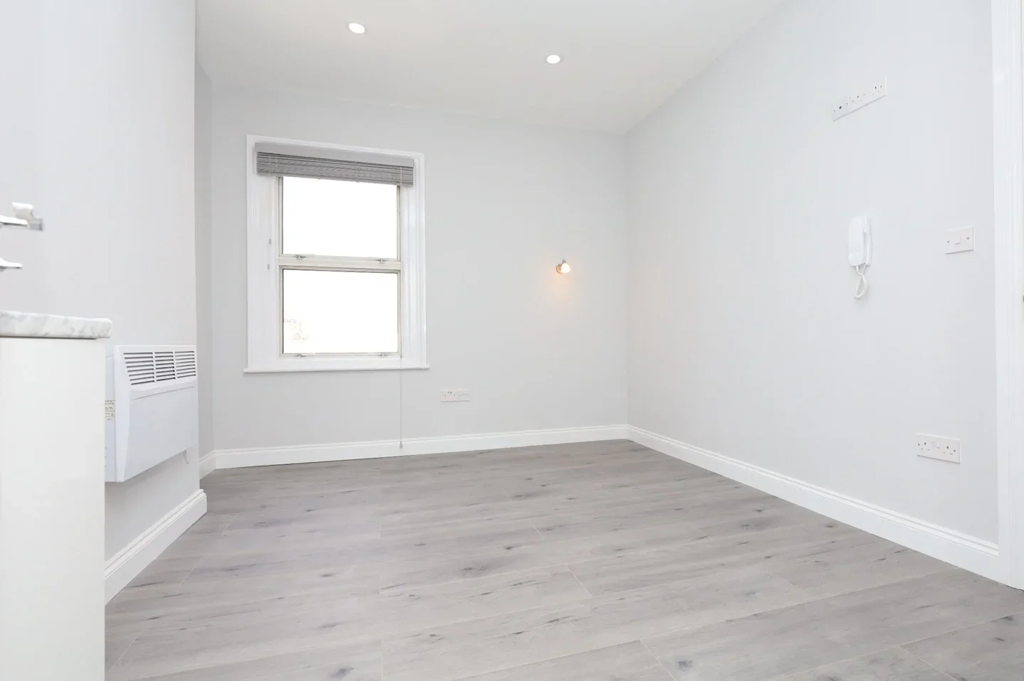 Flat Honley Road in Greater London
