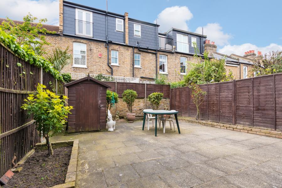 House Bracken Avenue in Greater London