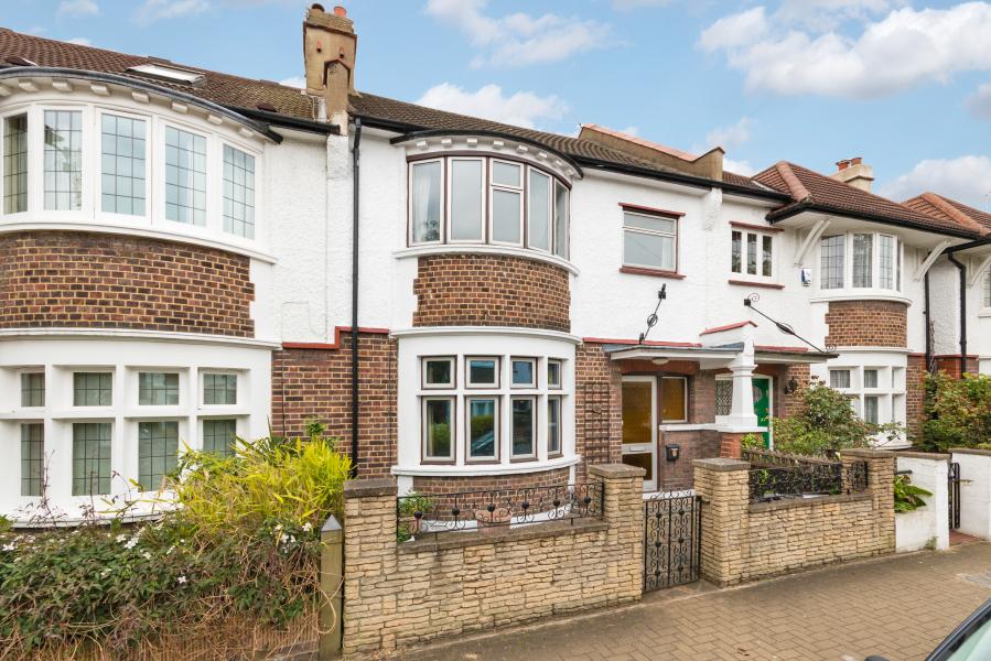 House Bracken Avenue in Greater London