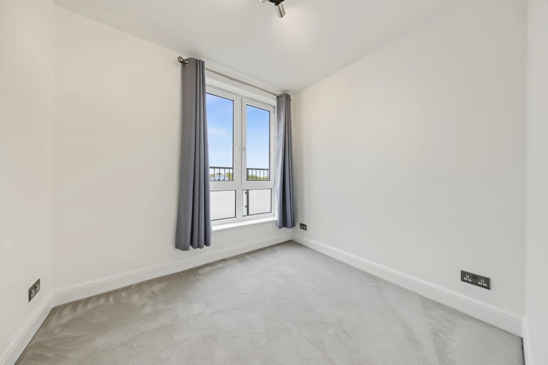 Flat Bartholomew Close in City of London