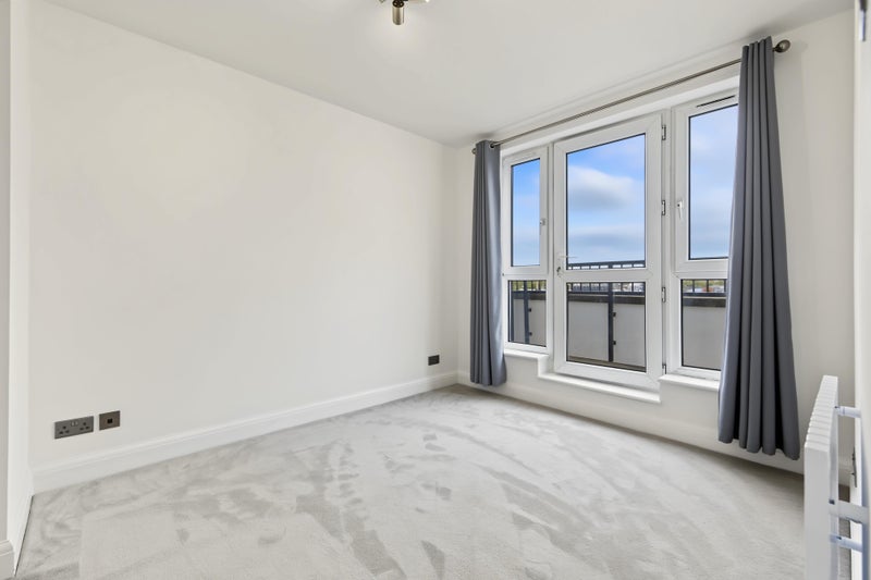 Flat Bartholomew Close in City of London