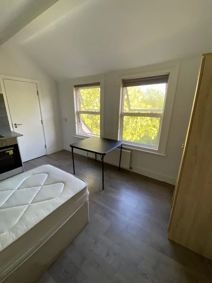 Flat Marchmont Road in Greater London