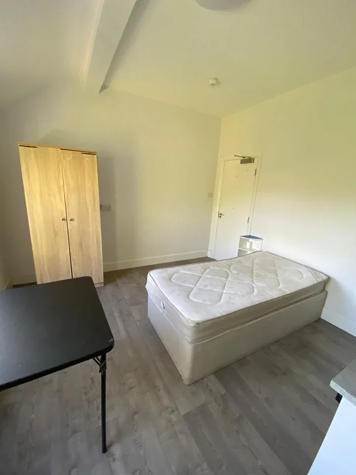 Flat Marchmont Road in Greater London