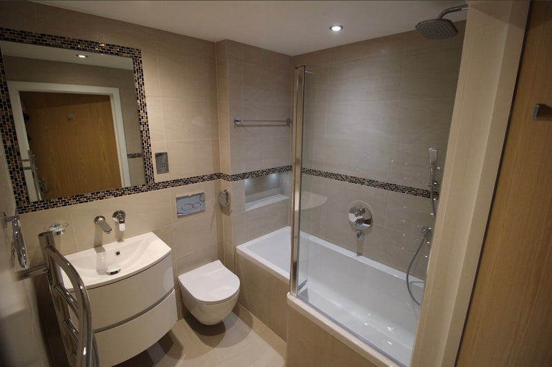 Room Wexham Road in Slough
