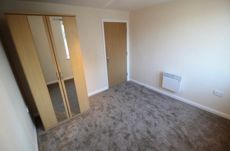 Room Wexham Road in Slough