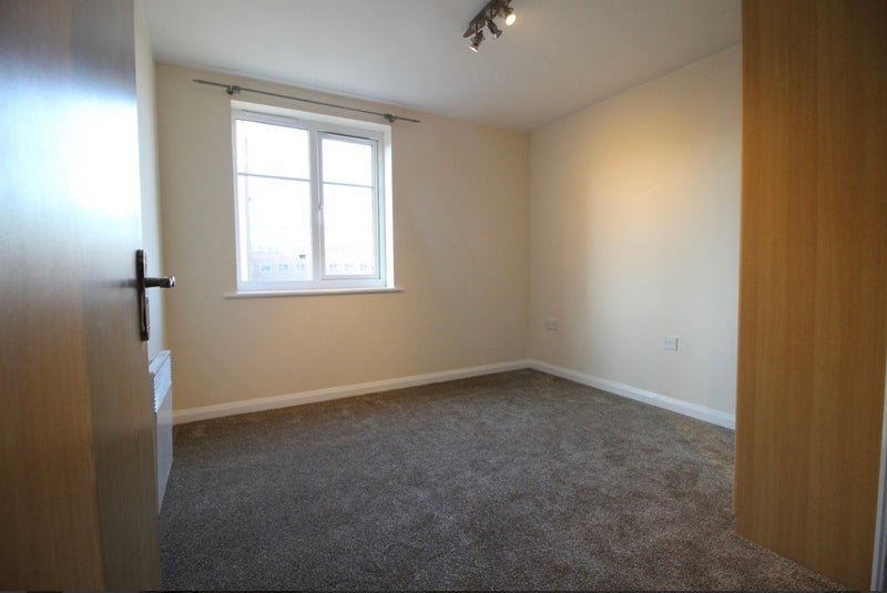 Room Wexham Road in Slough