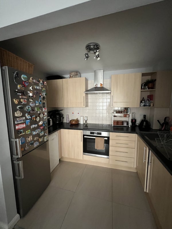 Room Wexham Road in Slough