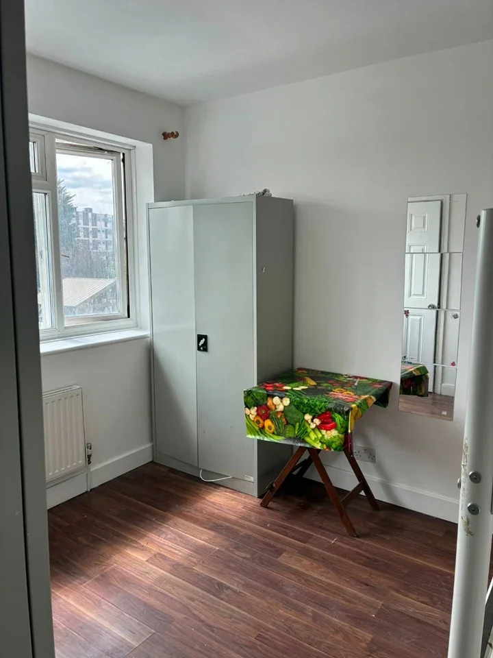Room Farm Avenue in Greater London