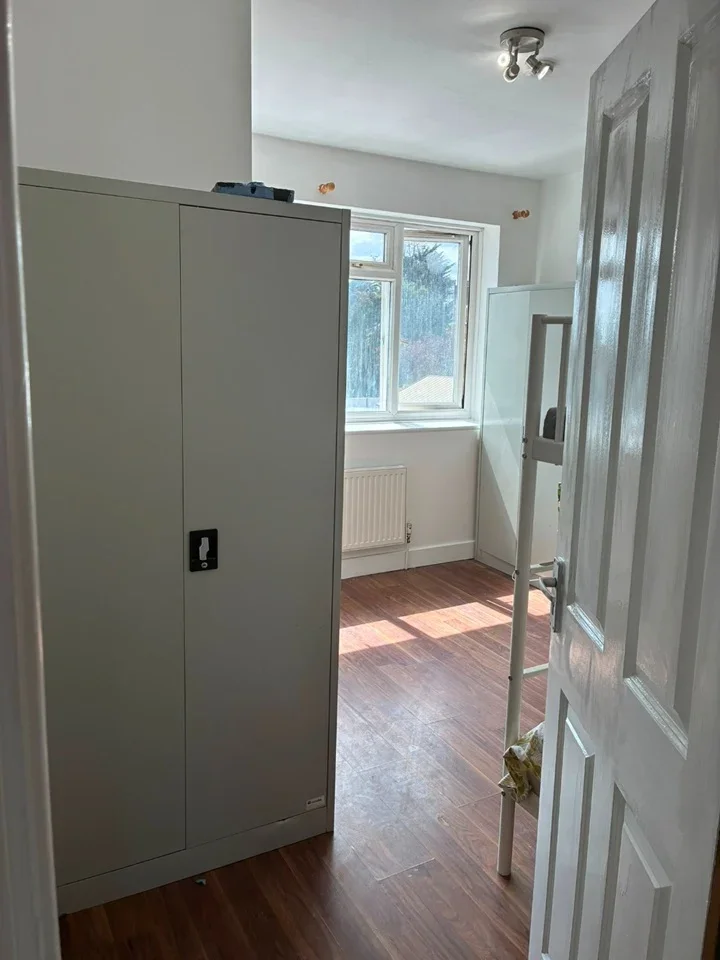 Room Farm Avenue in Greater London