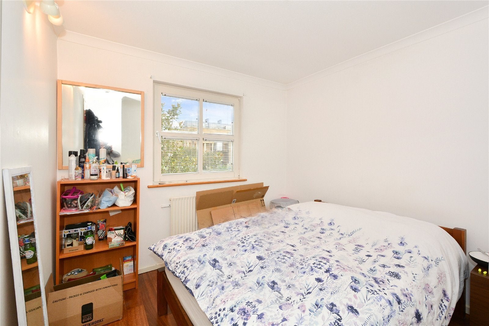 Room South Sea Street in Greater London