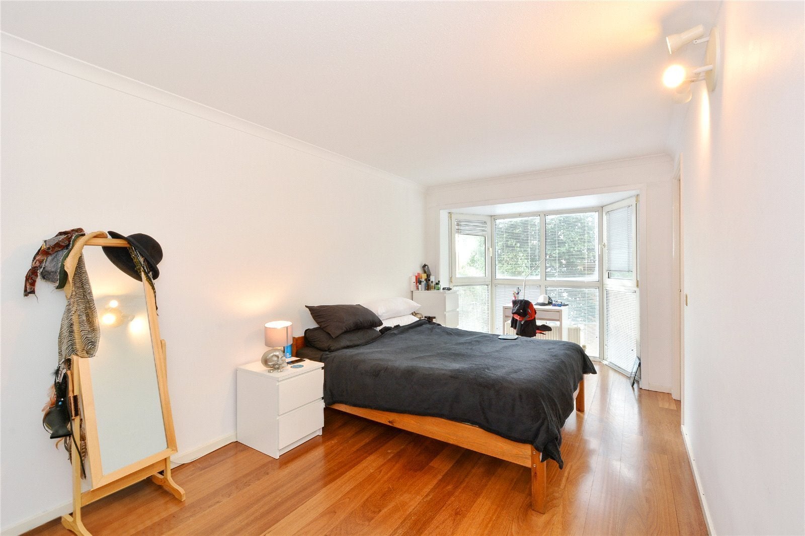 Room South Sea Street in Greater London