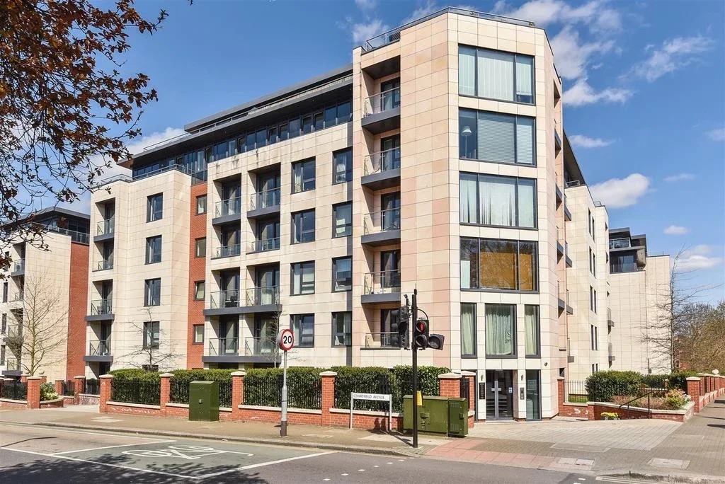 Flat Putney Hill in Greater London