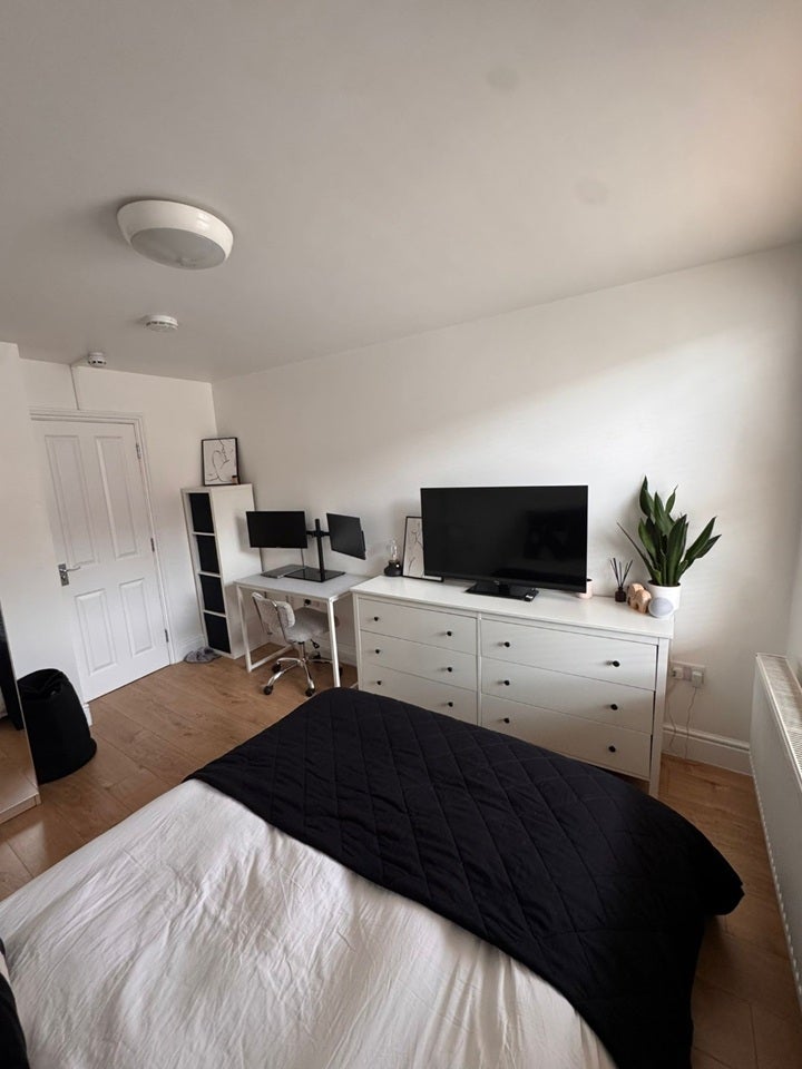 Room Grosvenor Road in Greater London