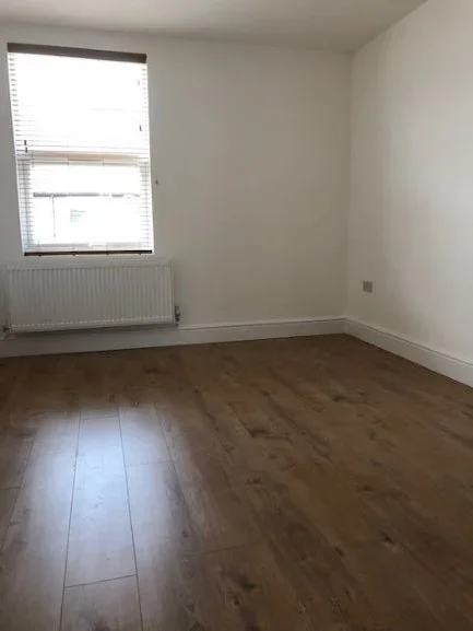 Room Grosvenor Road in Greater London